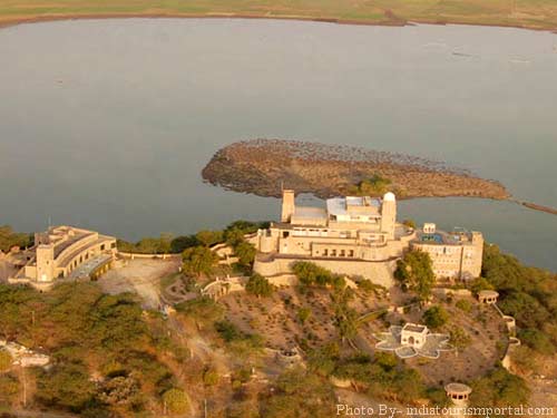Sardar-samand-lake